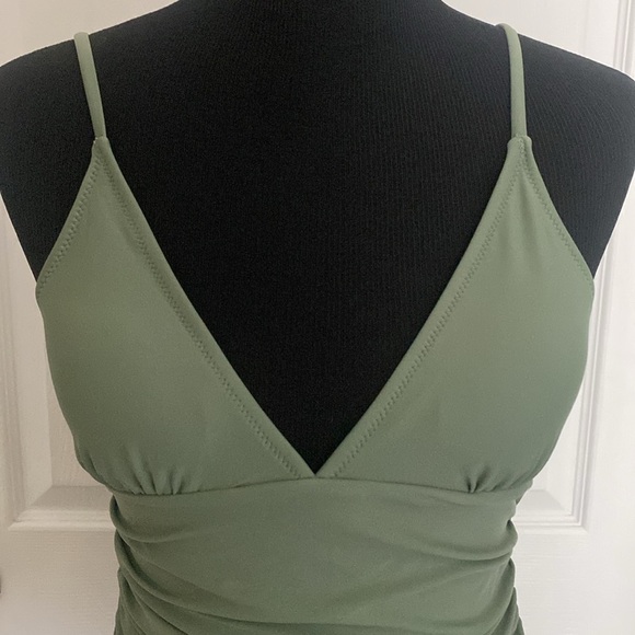 Sage Green One Piece Swimsuit V-Neck Ruched Front Adjustable Straps M NWT Cupshe - Picture 2 of 8